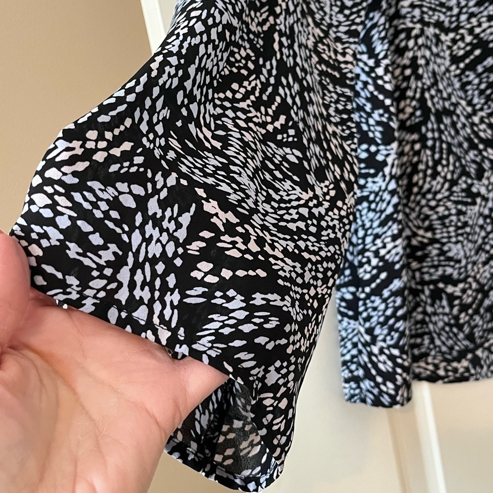 LUSH Black & White 3/4 Sleeve Polyester Blouse Women’s Size Medium - Picture 10 of 16